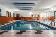 Swimming Pool Comfort Inn East