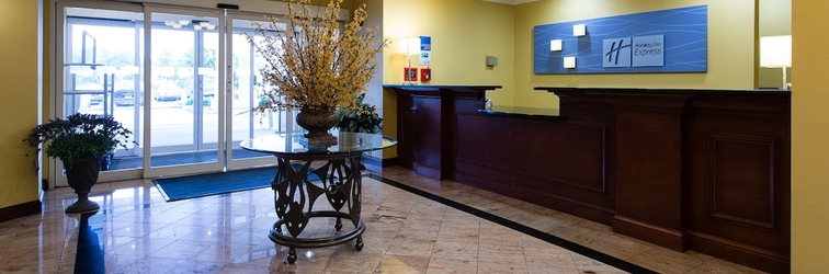 Lobby Holiday Inn Express & Suites Columbia-I-26 @ Harbison Blvd, an IHG Hotel