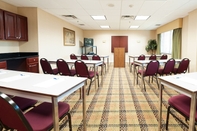 Functional Hall Holiday Inn Express & Suites Columbia-I-26 @ Harbison Blvd, an IHG Hotel