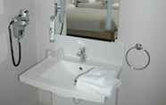 Toilet Kamar 2 ibis Styles Quimper