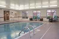 Kolam Renang Residence Inn Lansing West