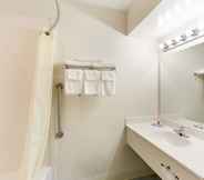 Toilet Kamar 5 Malone Inn