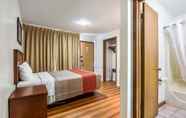 Bedroom 3 Northway Inn Queensbury - Lake George