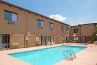 Swimming Pool Sagebrush Inn & Suites