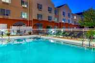 Swimming Pool Fairfield Inn & Suites by Marriott Lancaster