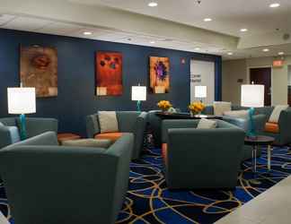 Lobi 2 Fairfield Inn & Suites by Marriott Lancaster