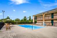 Swimming Pool Quality Inn Battleboro