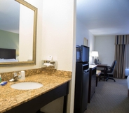 In-room Bathroom 2 Best Western Celina