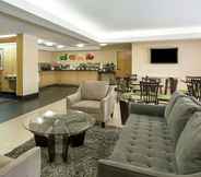 Lobi 6 Quality Inn Richmond Airport