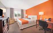 ห้องนอน 6 Howard Johnson Hotel & Suites by Wyndham Oacoma