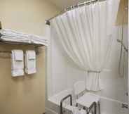 In-room Bathroom 6 Super 8 by Wyndham Columbia City