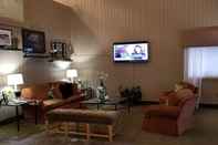 Lobi SureStay Plus Hotel by Best Western McGuire AFB Jackson