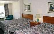 Bedroom 6 Econo Lodge By The Falls