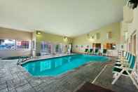 Swimming Pool Oxford Suites Hermiston