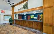 Lobby 2 Oxford Suites Hermiston