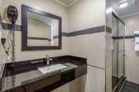 Toilet Kamar Red Lion Inn & Suites Philadelphia