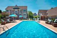 Swimming Pool Sonesta ES Suites Allentown Bethlehem Airport
