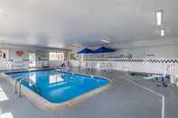 Swimming Pool Quality Inn & Suites Denver Airport - Gateway Park