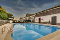 Swimming Pool Wingfield Inn & Suites