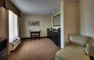 Bedroom 7 Wingfield Inn & Suites