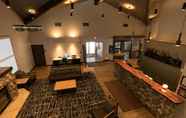 Lobi 4 Best Western Sawtooth Inn & Suites