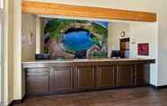 Lobby 4 La Quinta Inn & Suites by Wyndham Santa Rosa