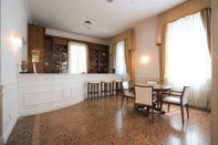 Bar, Cafe and Lounge Rechigi Park Hotel