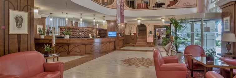 Lobby Grand Hotel Astoria
