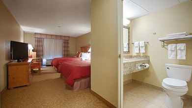Bedroom 4 Duluth Inn & Suites Near Spirit Mountain