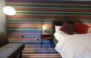 Kamar Tidur 4 Village Hotel Leeds North