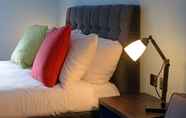 Kamar Tidur 7 Village Hotel Leeds North