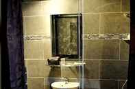 Phòng tắm bên trong Hotel Des Buttes Chaumont