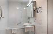 In-room Bathroom 6 acora Karlsruhe Zentrum Living the City