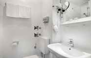 In-room Bathroom 4 acora Karlsruhe Zentrum Living the City