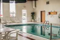 Swimming Pool Comfort Inn Birch Run - Frankenmuth