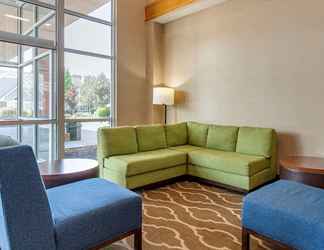 Sảnh chờ 2 Comfort Suites Salem