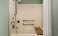 In-room Bathroom 7 Homewood Suites by Hilton Grand Rapids