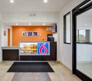 Lobby 4 Motel 6 White House, TN