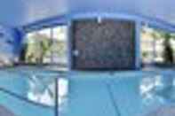 Swimming Pool Quality Inn & Suites Hotel Seattle Center