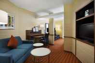 Functional Hall Fairfield Inn and Suites by Marriott Chicago Midway Airport