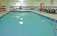 Swimming Pool 4 Country Inn & Suites by Radisson, Birch Run-Frankenmuth, MI