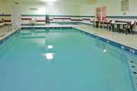 Swimming Pool Country Inn & Suites by Radisson, Birch Run-Frankenmuth, MI