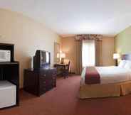 Bedroom 3 GreenTree Inn & Suites in Pinetop