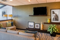 Common Space Hampton Inn Cleveland-Solon