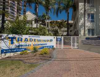 Exterior 2 Surfers Tradewinds