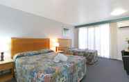 Bedroom 6 Reef Resort Motel