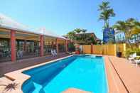 Swimming Pool Reef Resort Motel