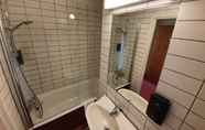 Phòng tắm bên trong 2 Roros Hotell