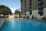 สระว่ายน้ำ Holiday Inn Express San Antonio-Airport, an IHG Hotel