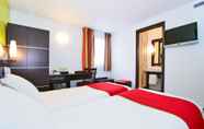 Bilik Tidur 3 Enzo Hotels Reims Tinqueux By Kyriad Direct
